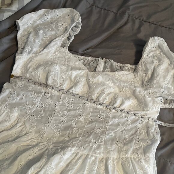 Shein Curve Size 4xl White Flowy Dress w/ Puff Sleeves - Picture 4 of 5